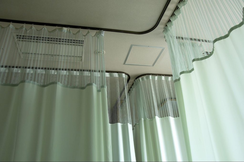 病院のカーテン